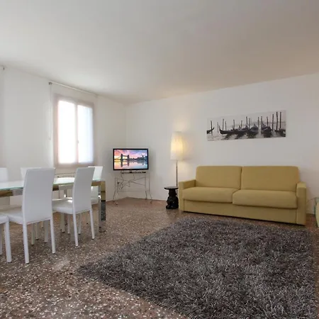 Rialto Apartment *