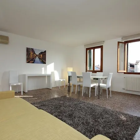 Rialto Apartment *