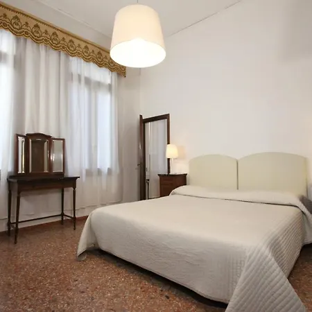 Rialto Apartment *