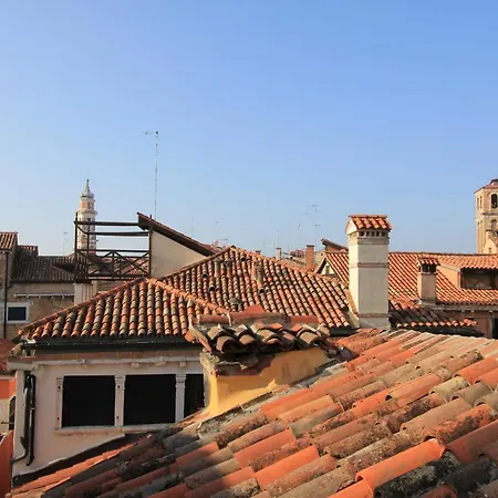 Rialto Apartment *