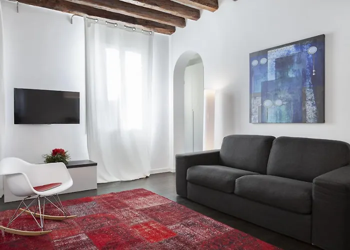 里亚托城市公寓 *