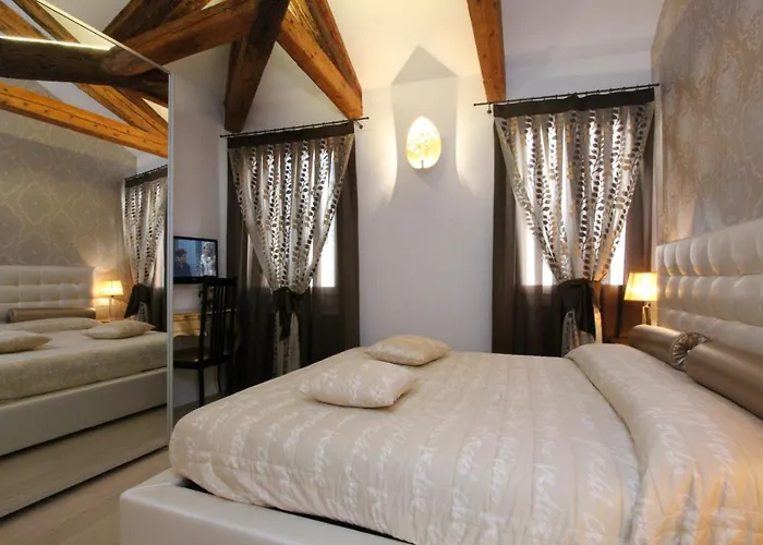 里亚托城市公寓 *