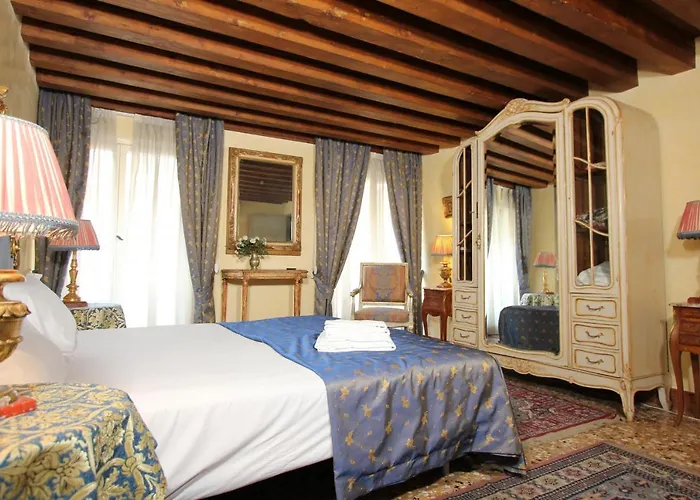 里亚托城市公寓 *