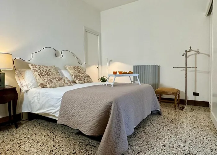 里亚托城市公寓 *